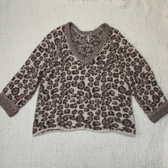 Free People Brown and Cream V-Neck Sweater XL Animal Print - Picture 6 of 13